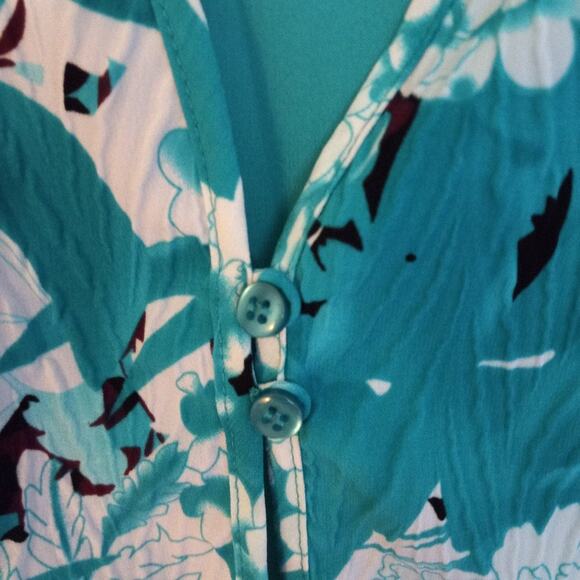 Laura Scott Floral Print Top w/Attached Tank - Picture 3 of 10